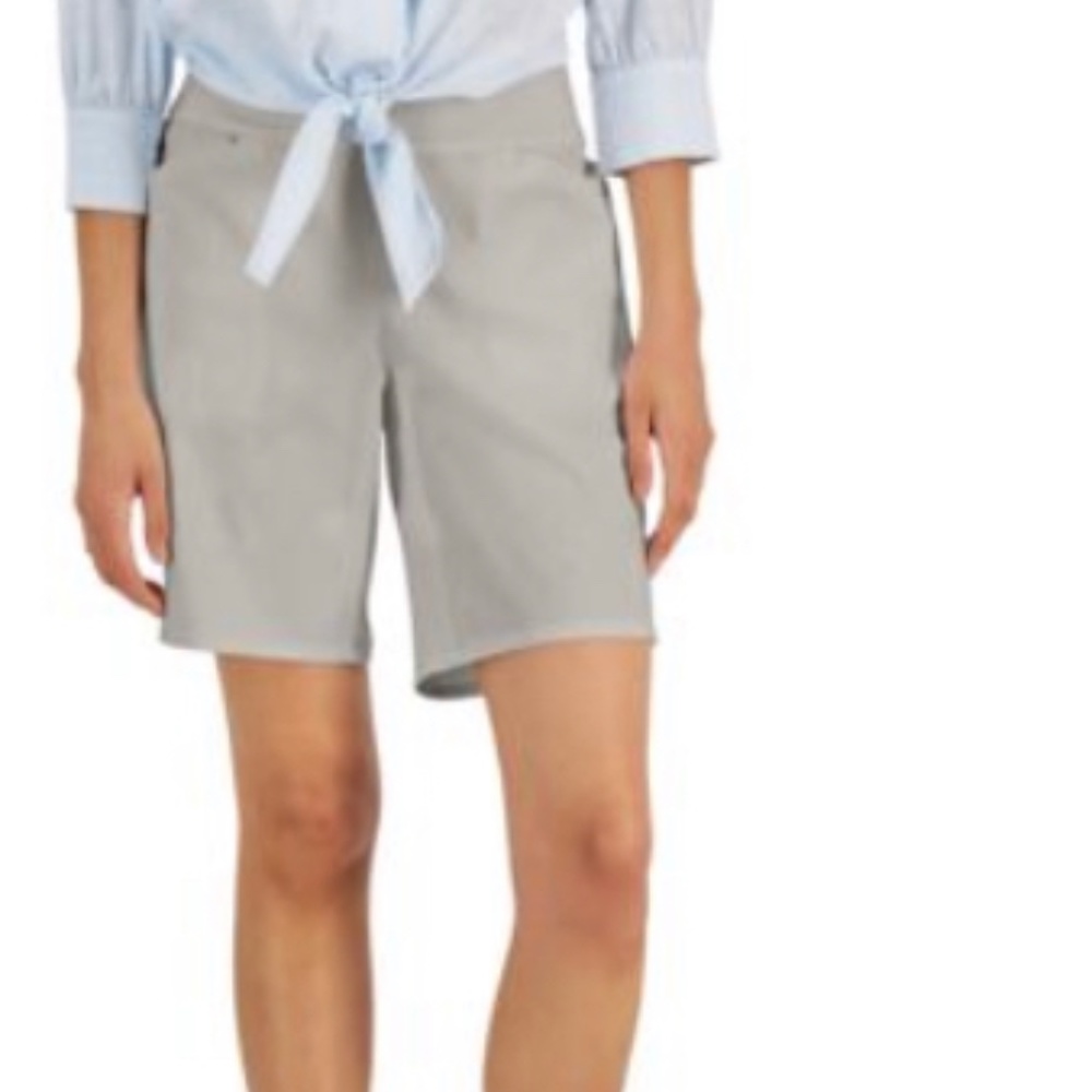 Women's curvy high rise pull on Bermuda shorts